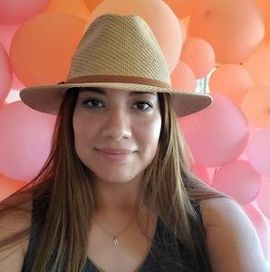 Meet your Posher, Reyna